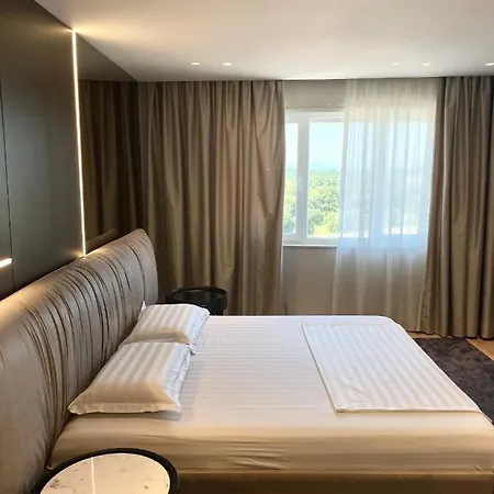 Luxury Lake View Duplex With Indoor Fireplace Shkodër